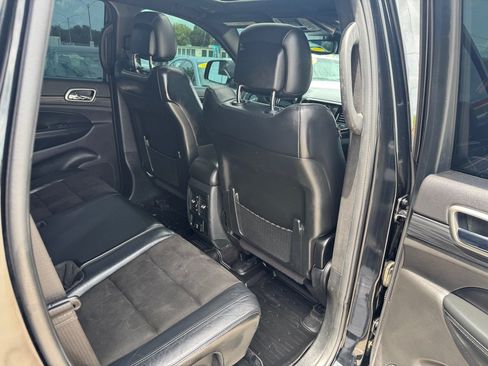 Used 2019 Jeep Grand Cherokee Altitude AWD/4WD image 15