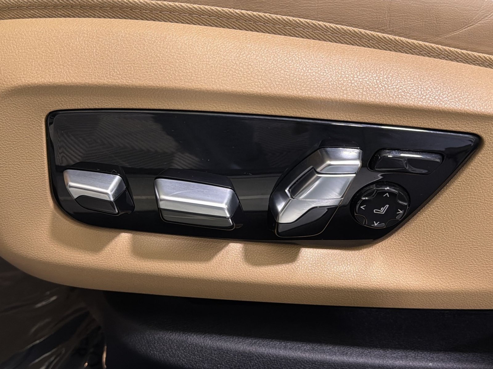 Used 2022 BMW 750i xDrive w/ Executive Package AWD/4WD image 26