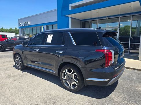 Used 2023 Hyundai Palisade Limited FWD image 3