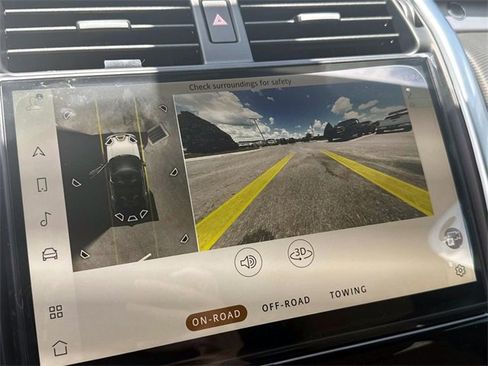 New 2025 Land Rover Discovery Dynamic SE image 22
