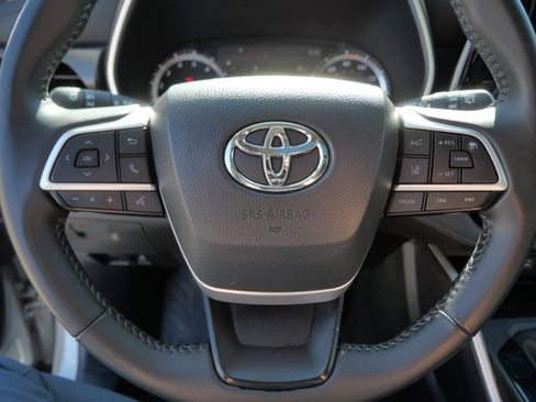 Certified 2024 Toyota Highlander XLE AWD/4WD image 26