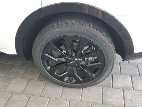 Certified 2022 Kia Sorento SX image 5