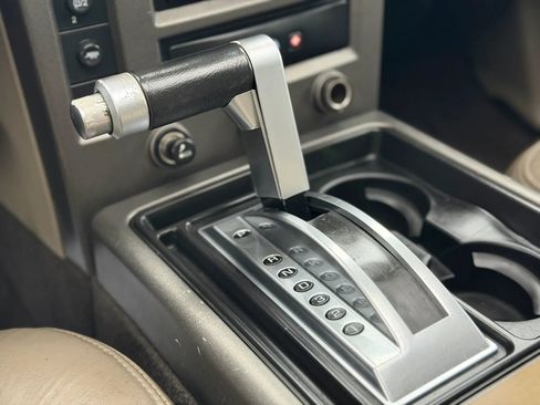 Used 2004 HUMMER H2 w/ Preferred Equipment Group AWD/4WD image 33