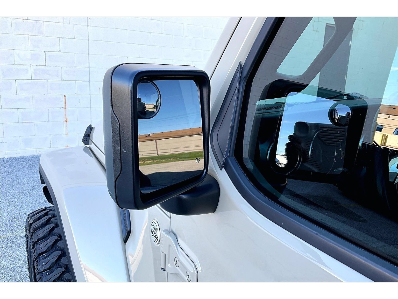 Used 2022 Jeep Gladiator Overland w/ Trailer Tow Package AWD/4WD image 34