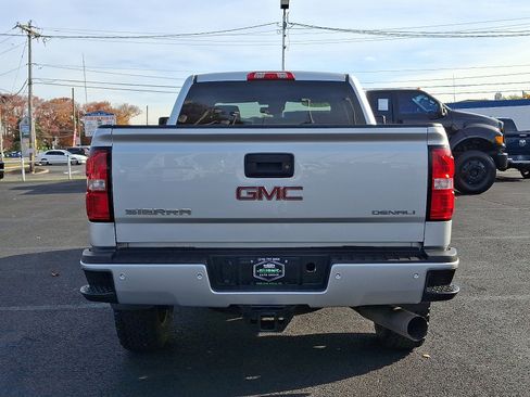 Used 2018 GMC Sierra 2500 Denali w/ Duramax Plus Package image 9