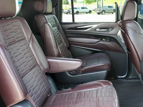 Used 2021 Cadillac Escalade ESV Premium Luxury Platinum AWD/4WD image 17