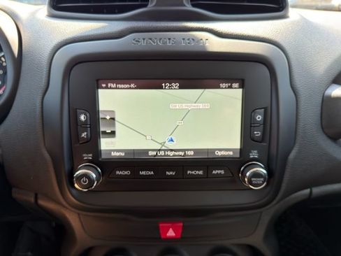 Used 2017 Jeep Renegade Trailhawk AWD/4WD image 26