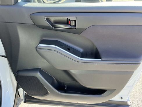 Used 2023 Toyota Highlander LE image 24