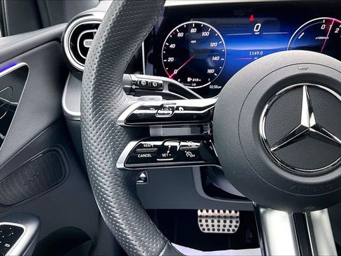 Used 2025 Mercedes-Benz GLC 350e 4MATIC image 23