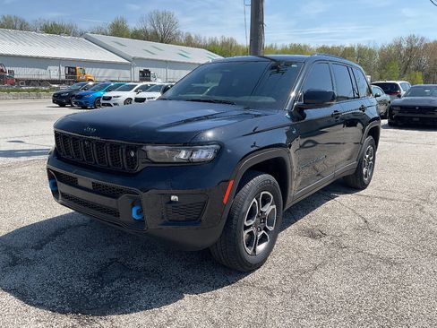 Used 2022 Jeep Grand Cherokee Trailhawk w/ Advanced Protech Group II AWD/4WD image 3