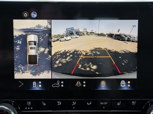 New 2026 Chevrolet Colorado ZR2 w/ Off-Road Front Bumper Package image 32