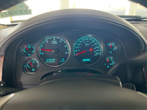 Used 2014 GMC Yukon XL Denali image 16