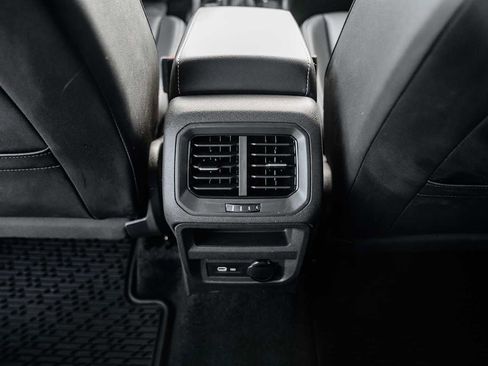 Used 2024 Volkswagen Tiguan SE image 36