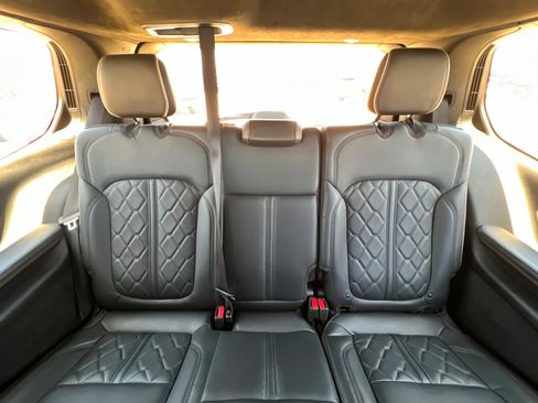 Used 2022 Jeep Grand Wagoneer Series III w/ Rear Seat Video Group 1 AWD/4WD image 22