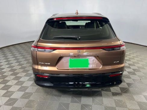 Used 2025 Toyota Crown Signia image 6