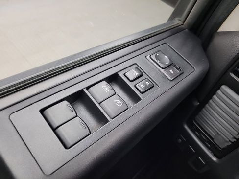 Used 2014 Nissan Titan SV image 27