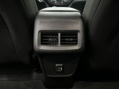 Used 2023 Chevrolet Equinox LT image 10