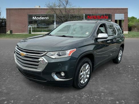 Used 2018 Chevrolet Traverse LT FWD image 1