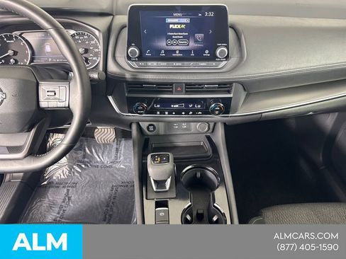 Used 2025 Nissan Rogue SV image 32