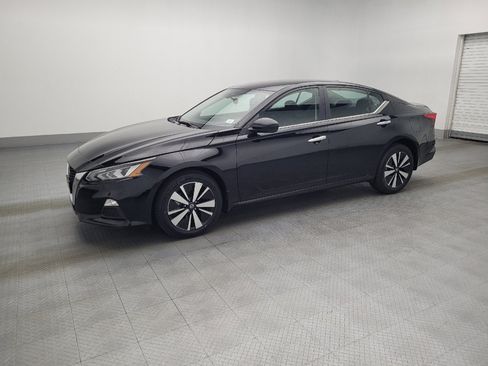 Used 2022 Nissan Altima 2.5 SV image 2