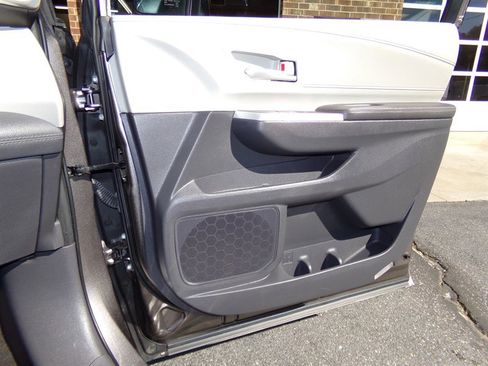 Used 2022 Toyota Sienna XLE image 26