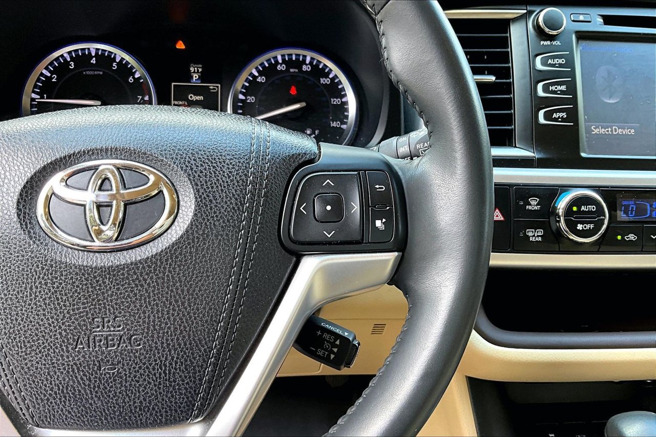 Used 2016 Toyota Highlander XLE FWD image 11