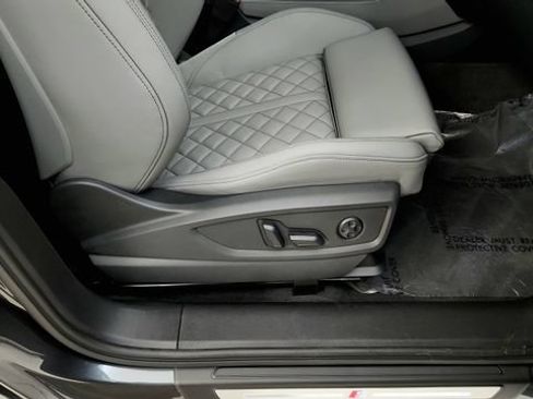 Used 2025 Audi SQ5 Premium Plus AWD/4WD image 38