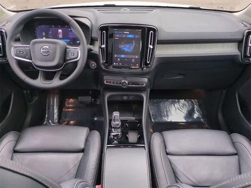 Used 2023 Volvo XC40 B5 Ultimate w/ Protection Package Premier image 7