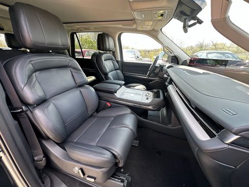 New 2026 Lincoln Navigator Reserve AWD/4WD image 22