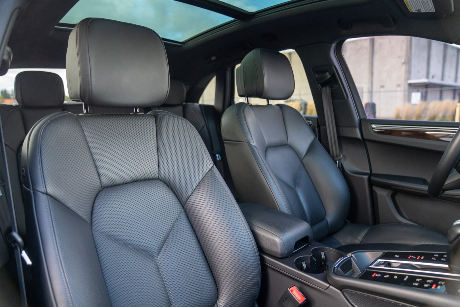 Certified 2023 Porsche Macan S AWD/4WD image 26