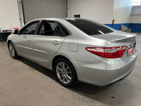 Used 2017 Toyota Camry SE FWD image 5