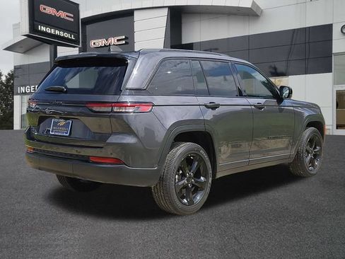 Used 2023 Jeep Grand Cherokee Altitude AWD/4WD image 23