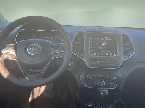 Used 2021 Jeep Cherokee Trailhawk w/ Premium Leather Package image 13