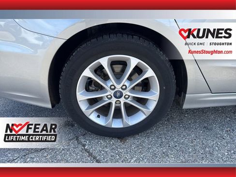 Used 2020 Ford Fusion SE image 13