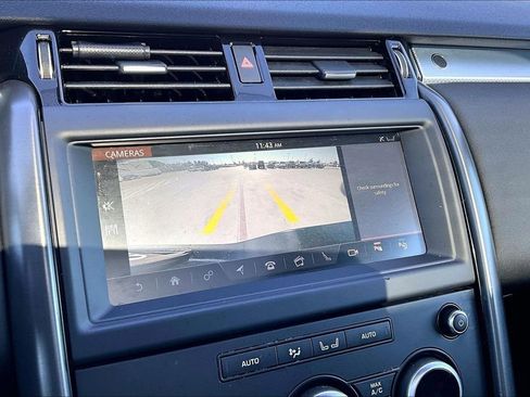 Used 2020 Land Rover Discovery Landmark image 29