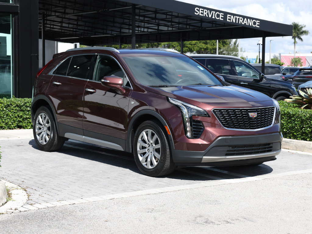 Used 2023 Cadillac XT4 Premium Luxury w/ Enhanced Visibility Package FWD image 2