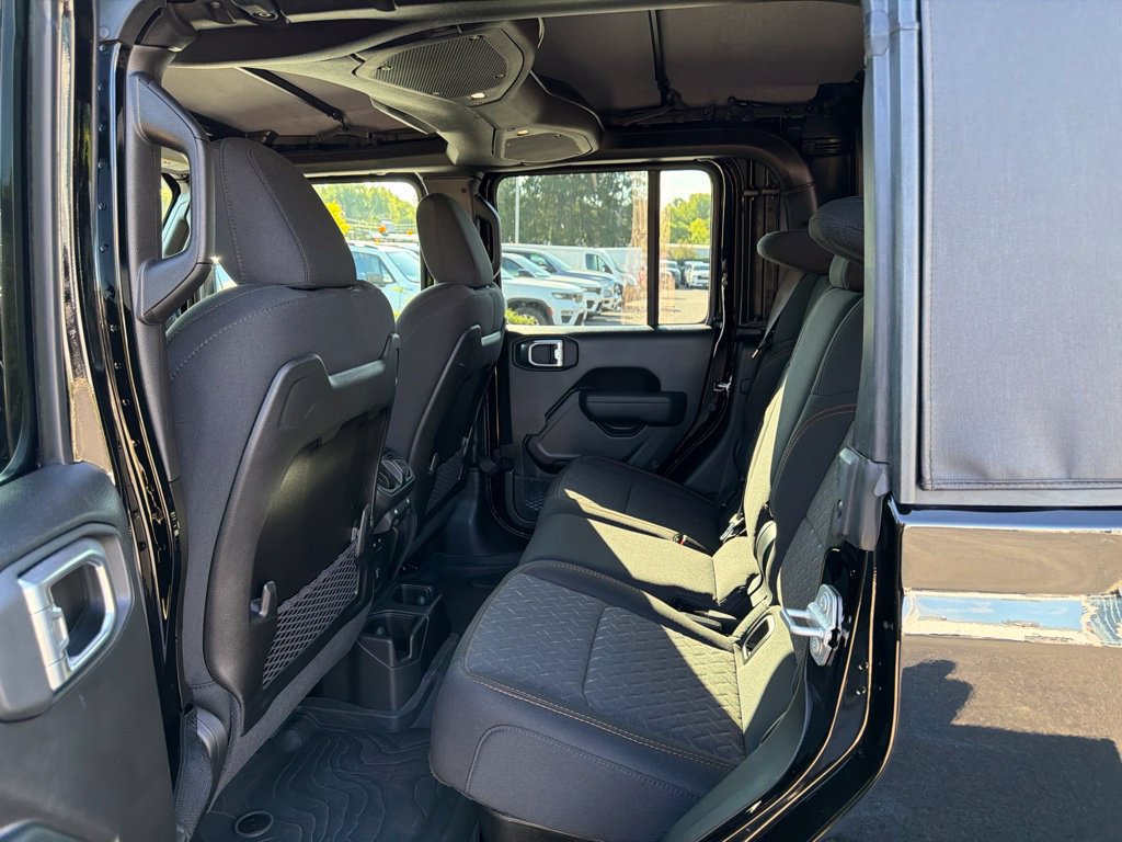 Used 2025 Jeep Gladiator Mojave w/ Convenience Group AWD/4WD image 19