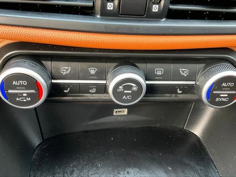 Used 2018 Alfa Romeo Giulia AWD image 32