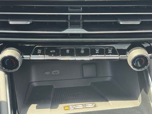 New 2026 Chevrolet Traverse Z71 w/ Driver Confidence Package AWD/4WD image 11
