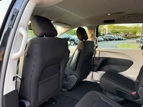 Used 2023 Chrysler Voyager LX FWD image 27