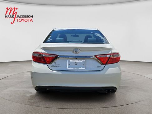 Used 2015 Toyota Camry SE FWD image 6