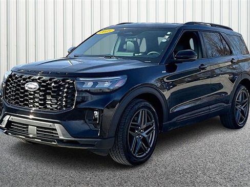 Used 2025 Ford Explorer ST-Line w/ ST-Line Street Pack image 2