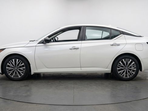 Used 2025 Nissan Altima 2.5 SV FWD image 5