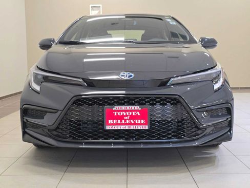 Certified 2025 Toyota Corolla SE FWD image 6