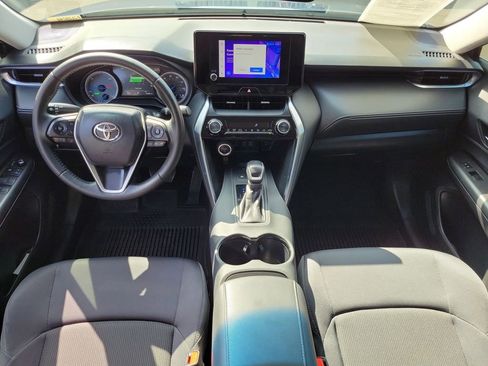 Used 2023 Toyota Venza LE image 10