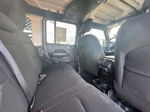 Used 2018 Jeep Wrangler Unlimited Sahara AWD/4WD image 12