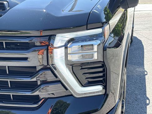 Used 2025 Chevrolet Silverado 2500 High Country w/ Midnight Edition AWD/4WD image 12