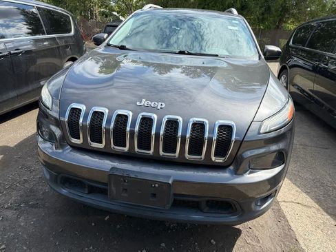 Used 2017 Jeep Cherokee Latitude w/ Comfort/Convenience Group AWD/4WD image 2