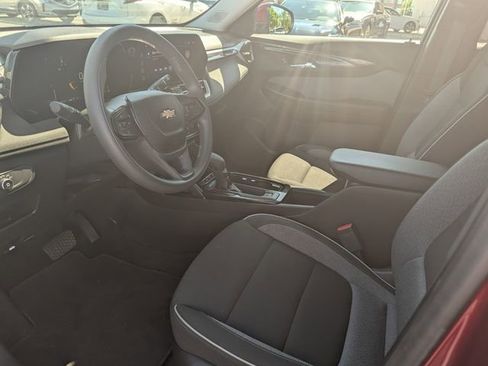 Used 2025 Chevrolet TrailBlazer LT AWD/4WD image 36