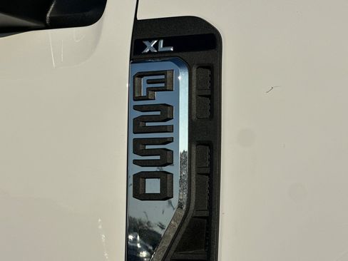 New 2026 Ford F250 XL w/ XL Chrome Package image 23